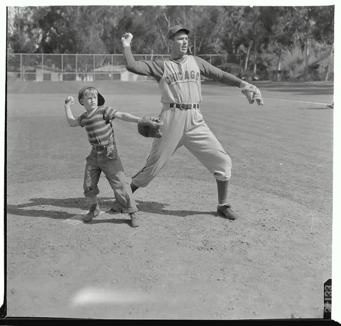 Framed Print : Dizzy Dean Demonstrating How to Pitch Framed Print : Dizzy Dean Demonstrating How to Pitch