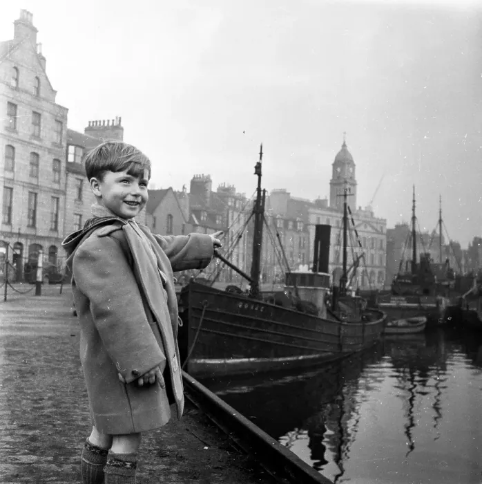 Framed Print : Dock Star. 30th January 1954: Scottish child actor Vincent Winter Framed Print : Dock Star. 30th January 1954: Scottish child actor Vincent Winter