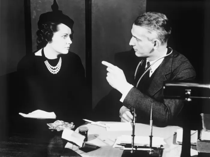 Framed Print : Doctor talking to female patient, (B&W) Framed Print : Doctor talking to female patient, (B&W)