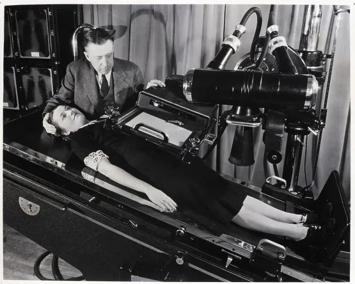 Framed Print : Doctor Uses Flouradex On Patient;X-Ray Framed Print : Doctor Uses Flouradex On Patient;X-Ray