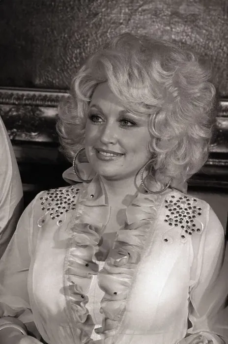 Framed Print : Dolly Parton Framed Print : Dolly Parton
