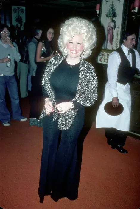 Framed Print : Dolly Parton At An Event Framed Print : Dolly Parton At An Event