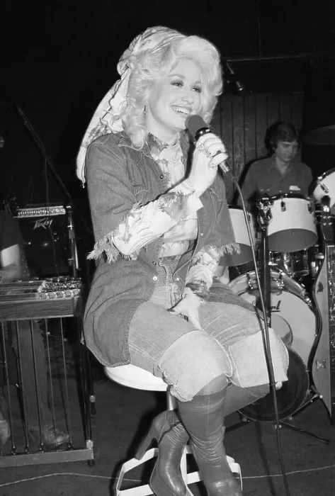 Framed Print : Dolly Parton Singing Framed Print : Dolly Parton Singing