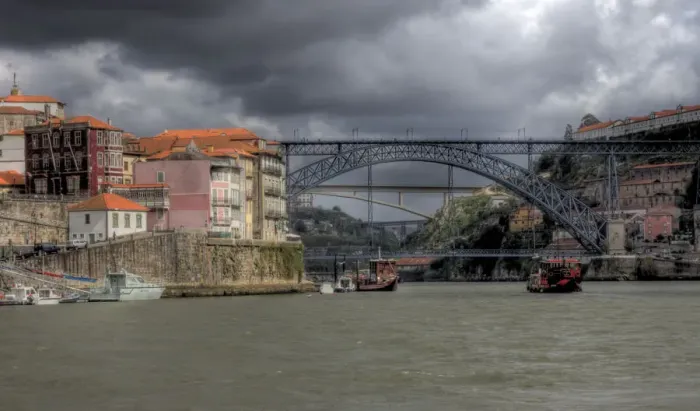 Framed Print : Dom Luis I bridge, Cais da Ribeira and Douro river Framed Print : Dom Luis I bridge, Cais da Ribeira and Douro river