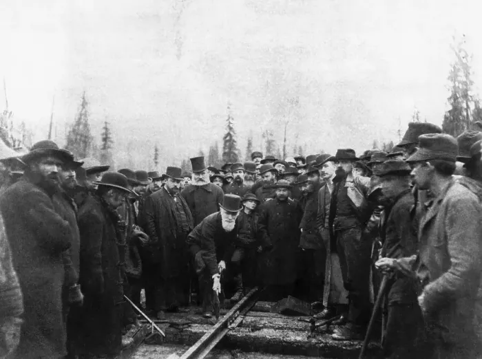 Framed Print : Donald Smith Drives RR Strike for Crowd Framed Print : Donald Smith Drives RR Strike for Crowd