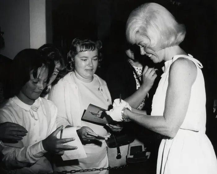 Framed Print : Doris Day Signs Autographs For Girls Framed Print : Doris Day Signs Autographs For Girls