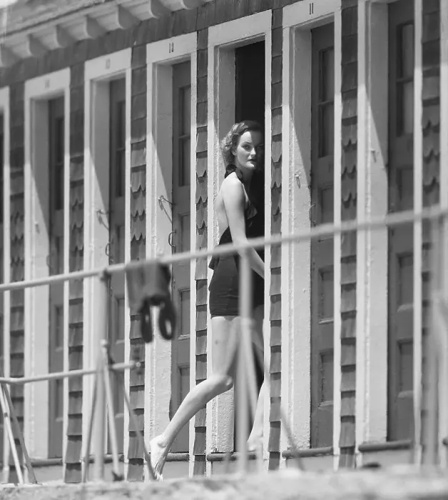 Framed Print : Doris Duke About To Enter Her Bathhouse Framed Print : Doris Duke About To Enter Her Bathhouse