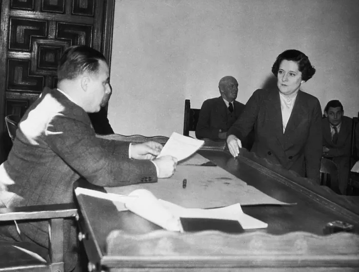 Framed Print : Dorothea Livermore Being Arraigned in Court Framed Print : Dorothea Livermore Being Arraigned in Court
