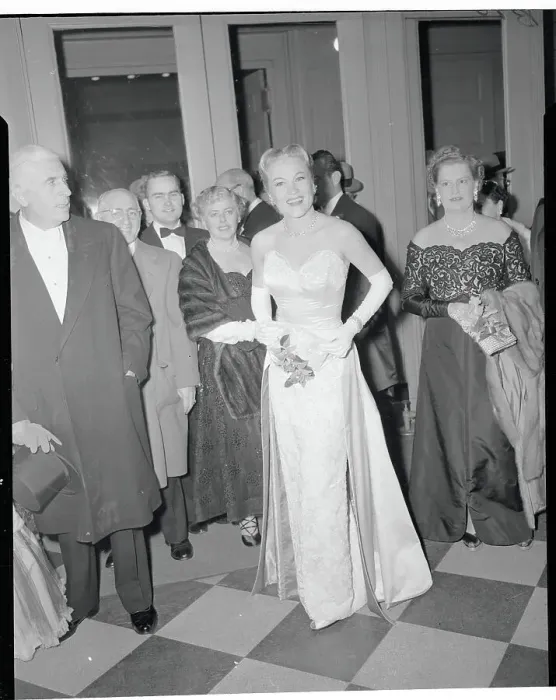 Framed Print : Dorothy Kirsten Arriving at Metropolitan Opera Framed Print : Dorothy Kirsten Arriving at Metropolitan Opera
