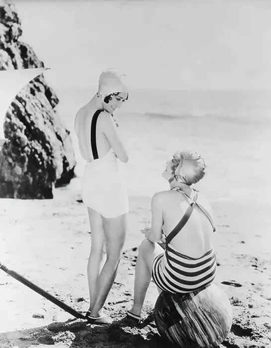 Framed Print : Dorothy Sebastian Chatting with Anita Page Framed Print : Dorothy Sebastian Chatting with Anita Page