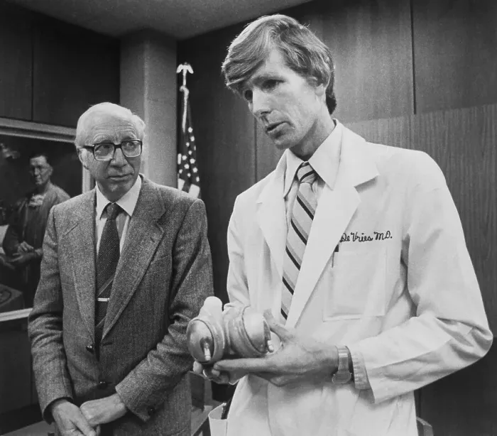 Framed Print : Dr William DeVries with Dr Willem Kolff Framed Print : Dr William DeVries with Dr Willem Kolff