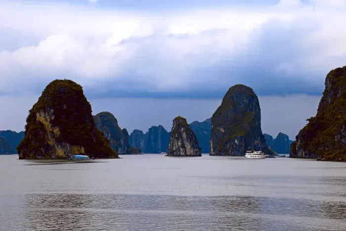 Framed Print : Dramatic karst formations of Halong Bay, Vietnam Framed Print : Dramatic karst formations of Halong Bay, Vietnam