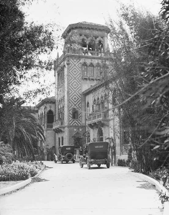 Framed Print : Driveway of John Ringling's Home Framed Print : Driveway of John Ringling's Home