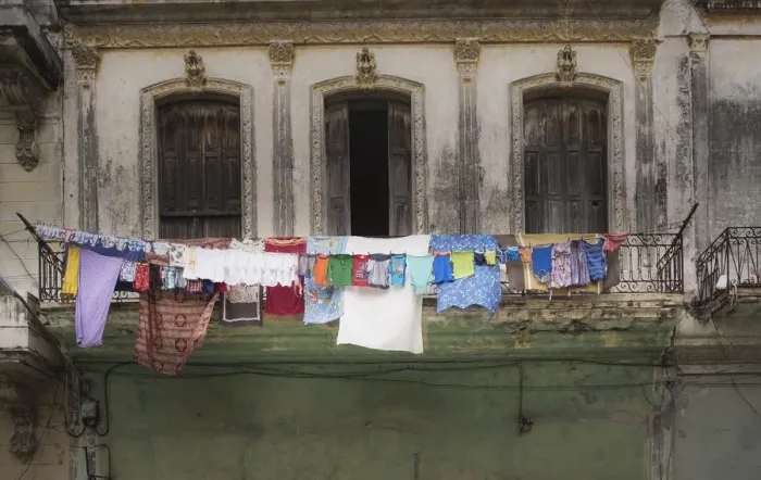Framed Print : Drying laundry on a balcony in old Havana Framed Print : Drying laundry on a balcony in old Havana