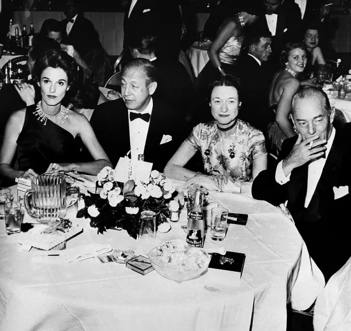 Framed Print : Duchess Of Windsor In O'Hara Hall