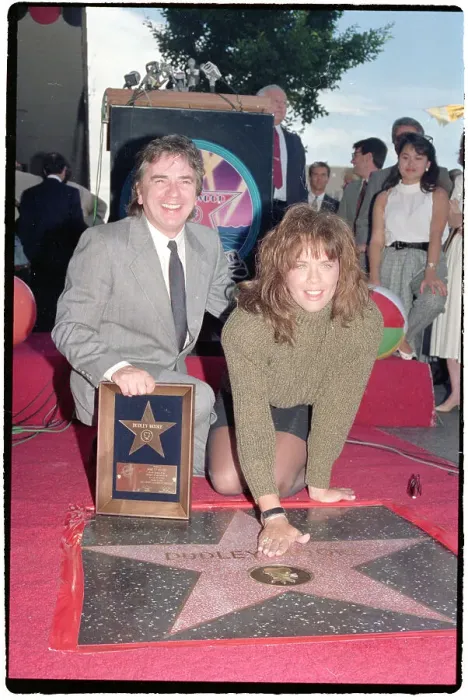 Framed Print : Dudley Moore with Girlfriend Brogan Lane Framed Print : Dudley Moore with Girlfriend Brogan Lane