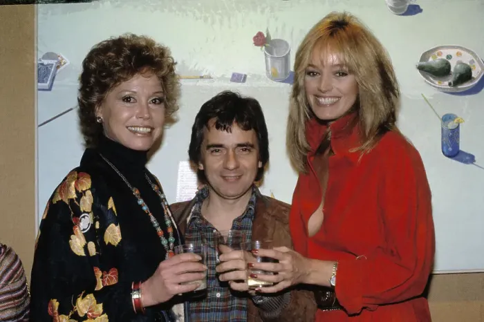Framed Print : Dudley Moore Sharing a Toast with Mary Tyler Moore Framed Print : Dudley Moore Sharing a Toast with Mary Tyler Moore