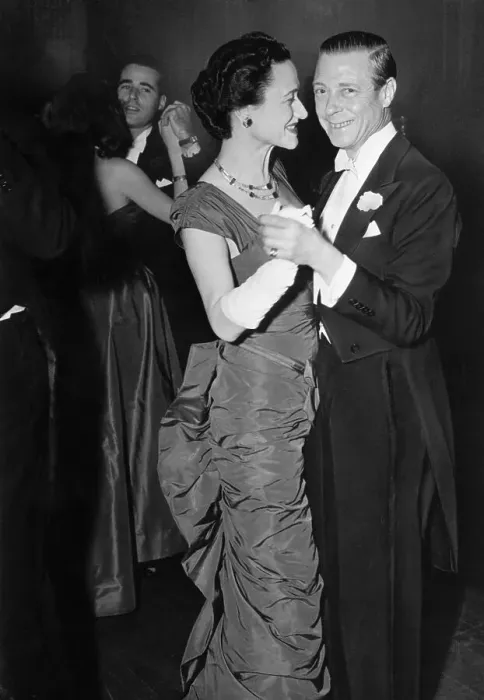 Framed Print : Duke and Duchess of Windsor Dancing Together