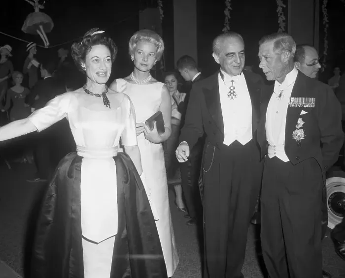 Framed Print : Duke and Duchess of Windsor with Mrs. Winston Guest Framed Print : Duke and Duchess of Windsor with Mrs. Winston Guest