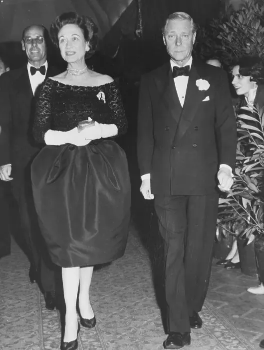 Framed Print : Duke and Duchess of Windsor Strolling Together Framed Print : Duke and Duchess of Windsor Strolling Together