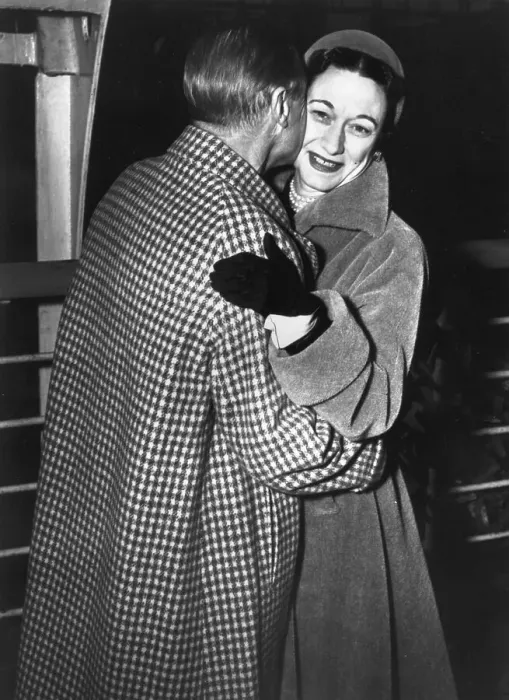 The Duke of Windsor Kisses Duchess in New York Print. Art Prints