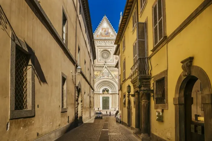 Framed Print : Dumo di Orvieto view through the narrow street Framed Print : Dumo di Orvieto view through the narrow street