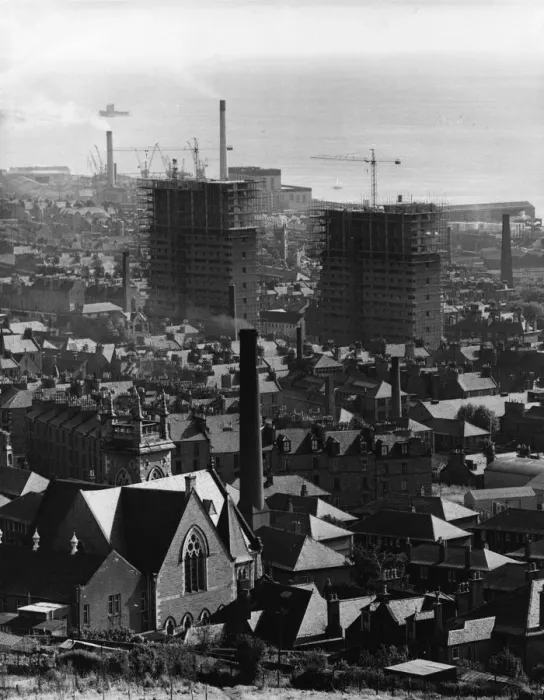Framed Print : Dundee. A general view of the city of Dundee, showing blocks of high rise