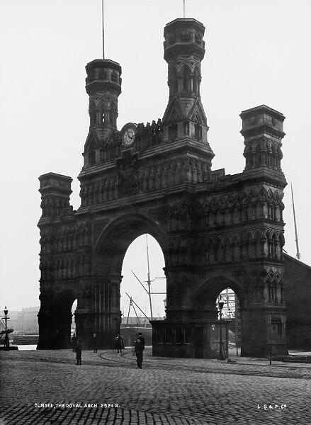 Dundees Royal Arch. The late victorian Royal Arch in Dundee, Scotland, circa 1895