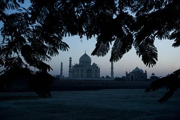 Dusk view of the Taj Mahal, Agra, Uttar Pradesh, India