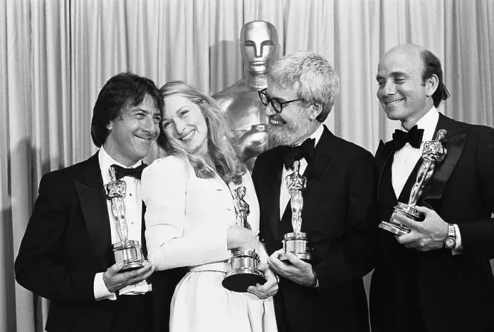 Framed Print : Dustin Hoffman, Meryl Streep And Oscars Framed Print : Dustin Hoffman, Meryl Streep And Oscars