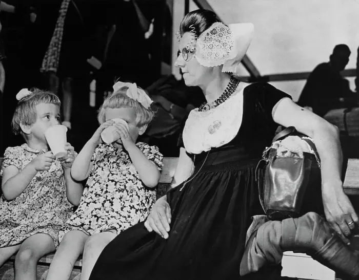 Framed Print : Dutch Immigrants Arrive in Canada