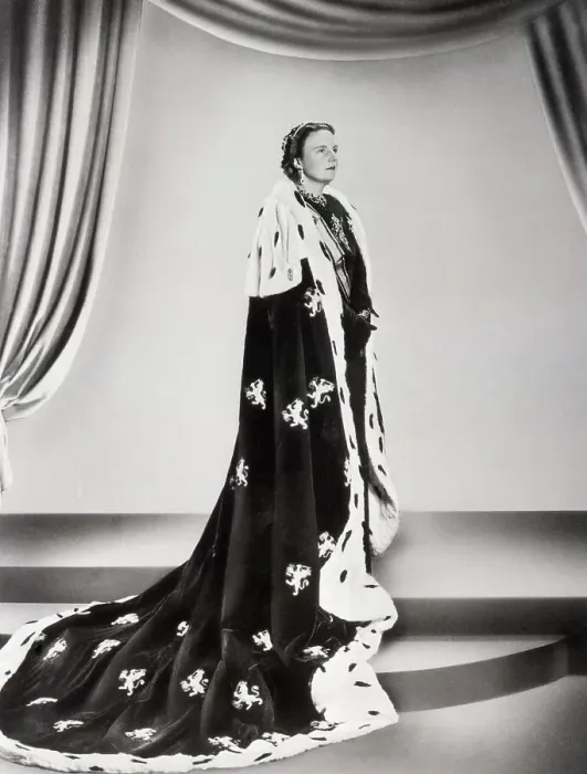 Framed Print : Dutch Queen Juliana In Regal Robes Framed Print : Dutch Queen Juliana In Regal Robes