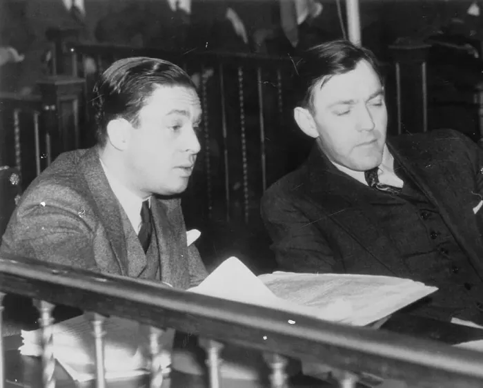 Framed Print : Dutch Schultz and His Lawyer in Courtroom Framed Print : Dutch Schultz and His Lawyer in Courtroom
