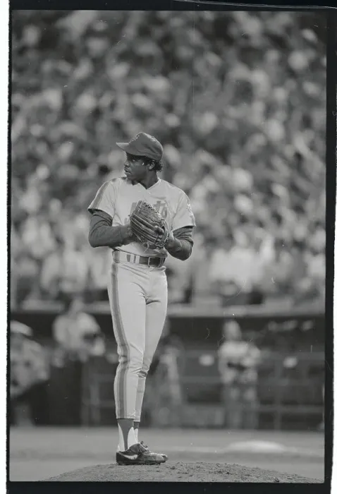 Framed Print : Dwight Gooden Standing with Head Down Framed Print : Dwight Gooden Standing with Head Down