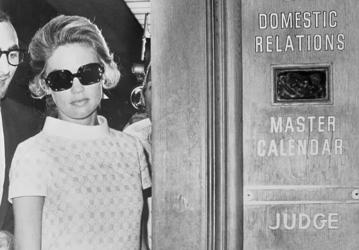 Framed Print : Dyan Cannon Appearing in Court Framed Print : Dyan Cannon Appearing in Court