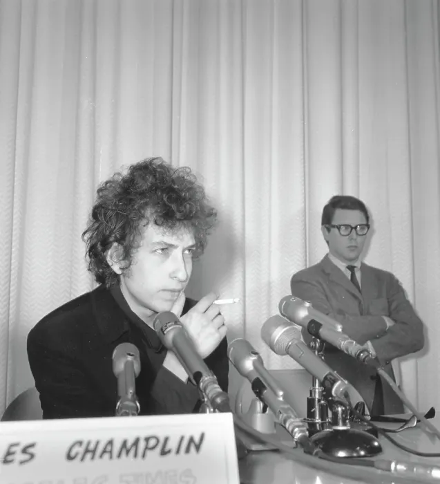 Framed Print : Dylan At A Press Conference In Los Angeles Framed Print : Dylan At A Press Conference In Los Angeles