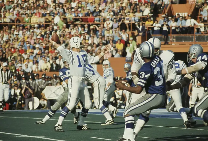 Framed Print : Earl Morrall Throwing a Pass