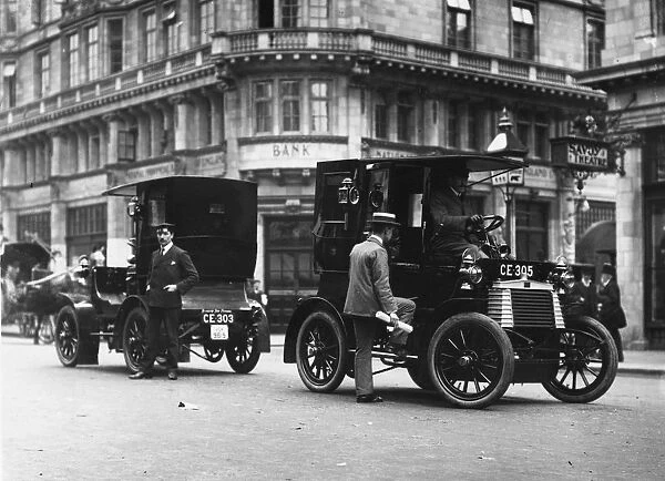 Early Cab. circa 1906: A passenger entering a taxicab outside the Savoy Theatre, London