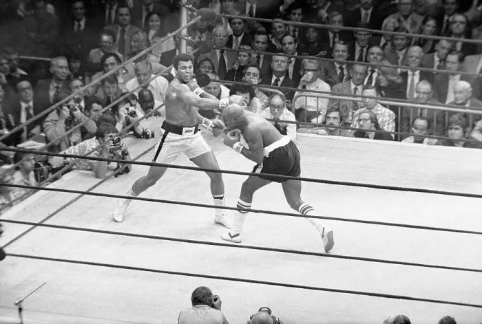 Framed Print : Earnie Shavers and Muhammad Ali Boxing Framed Print : Earnie Shavers and Muhammad Ali Boxing