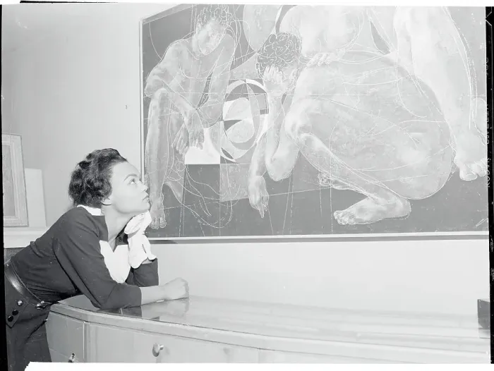 Framed Print : Eartha Kitt Studying a Painting Framed Print : Eartha Kitt Studying a Painting