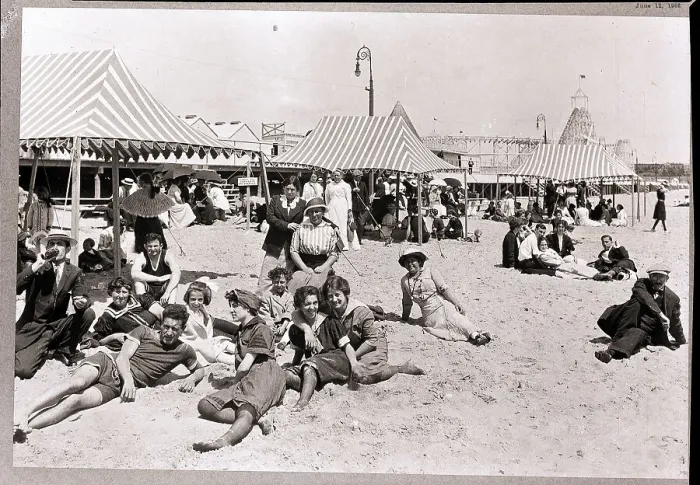 Framed Print : Easton Beach Scene In Rhode Island Framed Print : Easton Beach Scene In Rhode Island