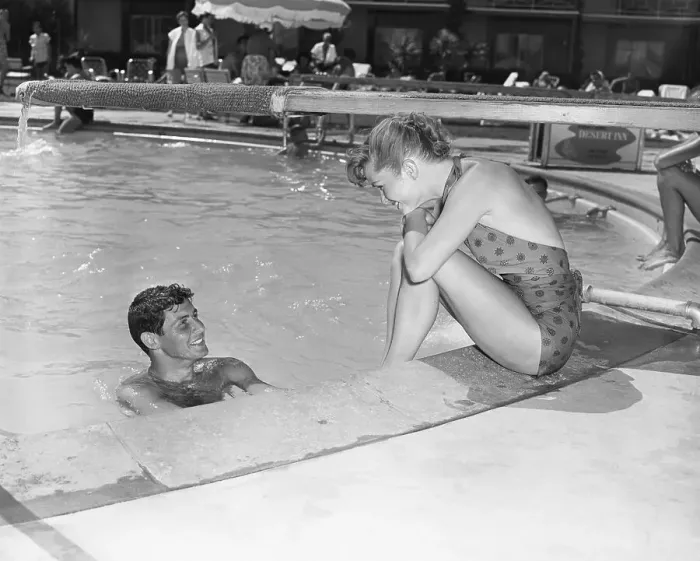 Framed Print : Eddie Fisher and Debbie Reynolds at Pool Framed Print : Eddie Fisher and Debbie Reynolds at Pool