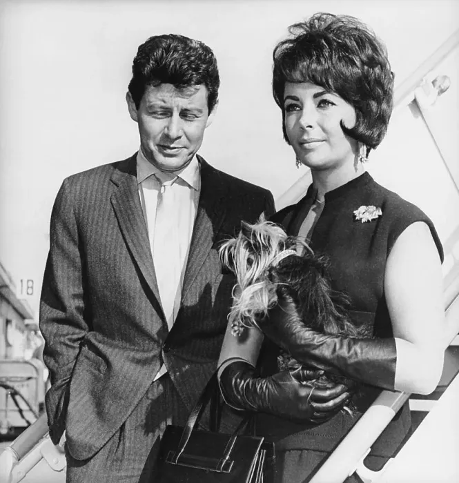 Framed Print : Eddie Fisher and Elizabeth Taylor with Dog Framed Print : Eddie Fisher and Elizabeth Taylor with Dog