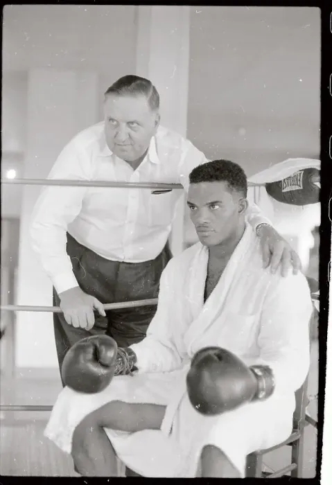 Framed Print : Eddie Machen with Manager Sitting in Ring Framed Print : Eddie Machen with Manager Sitting in Ring