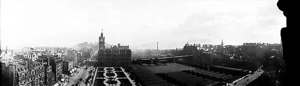 Edinburgh. circa 1925: A view of Edinburgh from the 200-foot spire of the Scott Monument