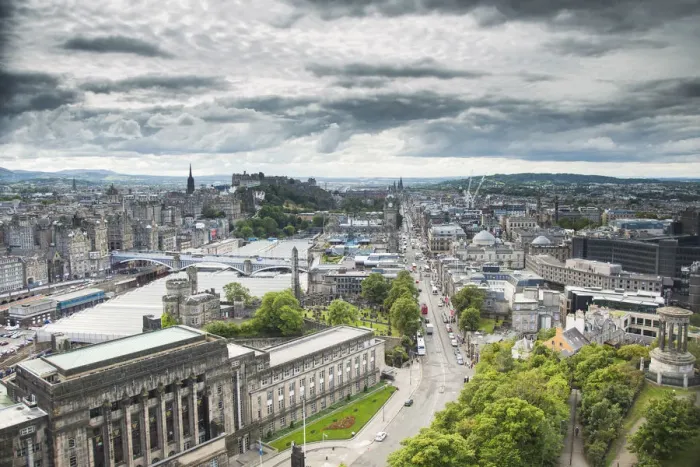 Framed Print : Edinburgh city view from Calton Hill looking towards the Old Town Framed Print : Edinburgh city view from Calton Hill looking towards the Old Town