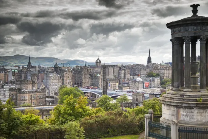 Framed Print : Edinburgh city view from Calton Hill looking towards the Old Town Framed Print : Edinburgh city view from Calton Hill looking towards the Old Town
