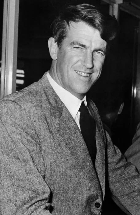 Framed Print : Edmund Hillary Wearing Suit and Tie and Smiling for Camera Framed Print : Edmund Hillary Wearing Suit and Tie and Smiling for Camera
