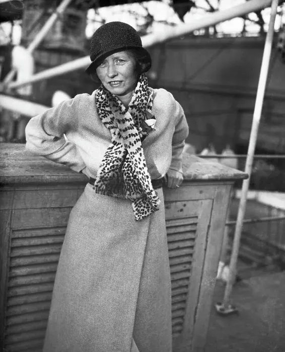 Framed Print : Edna St. Vincent Millay in Hat