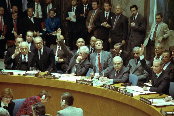 Framed Print : Eduard Shevardnadze and Douglas Hurd Voting